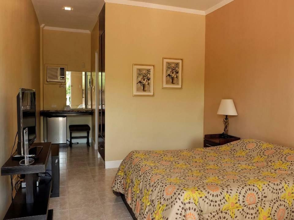 Playa Papagayo Beach Inn Olongapo Exterior photo